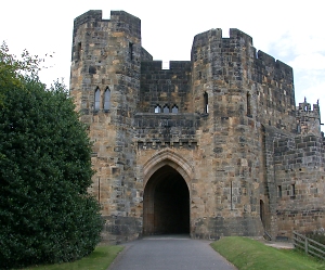 gateway of alnwick castle